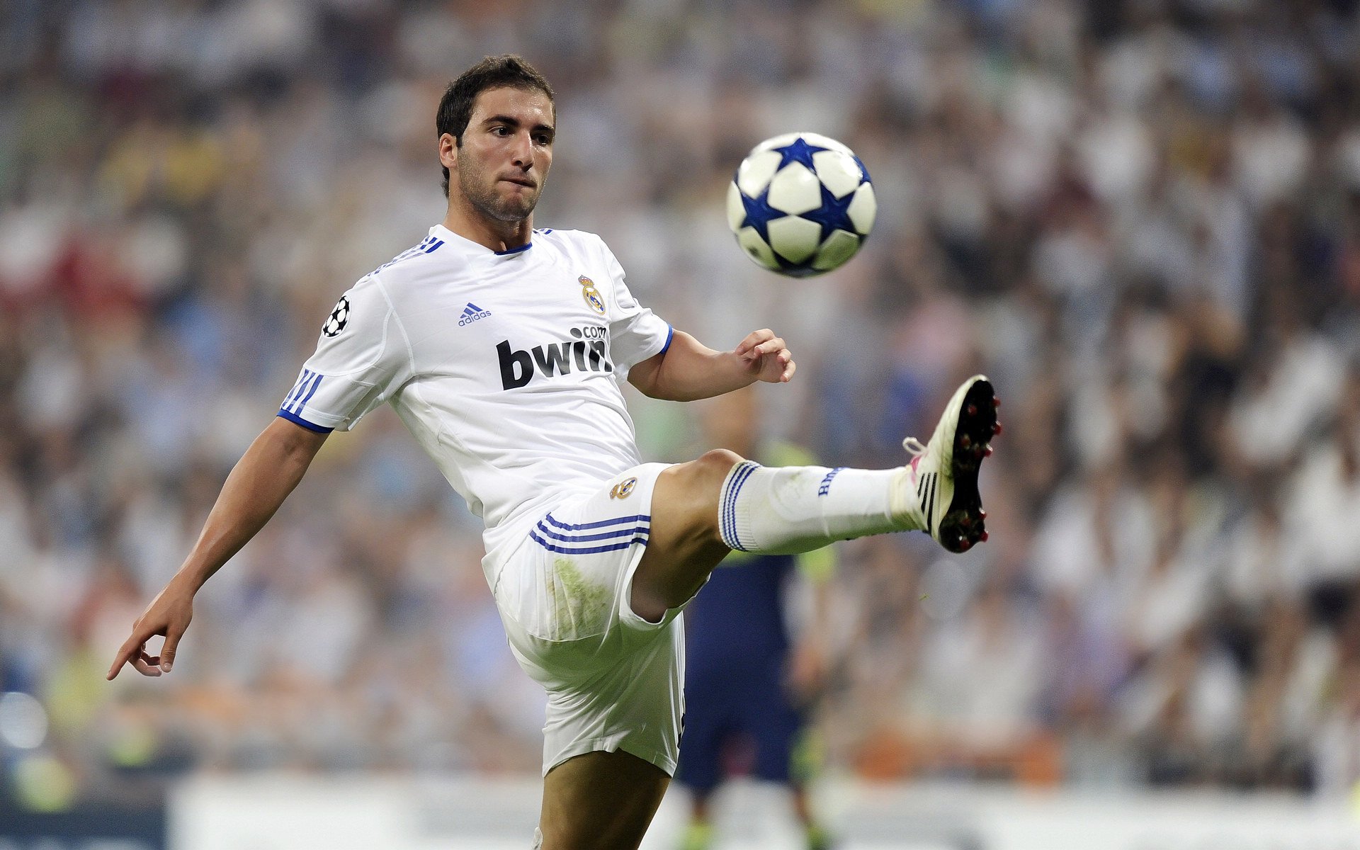 开云体育手机版-托桑·埃夫布奥姆万成为NBA球迷关注焦点,埃托奥布冯